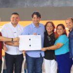 Leo Bezerra entrega 70 escrituras e garante direito à casa própria para famílias de João Pessoa