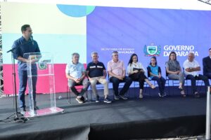 Governador Lucas Ribeiro entrega novos ônibus escolares com investimento de R$ 22 milhões