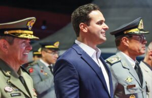 Governador Lucas Ribeiro autoriza convocação de mais PMs e Bombeiros durante formatura de oficiais