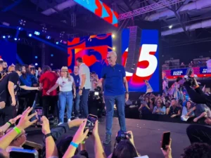 Cícero faz da experiência a principal marca da candidatura e recebe respaldo de aliados na convenção do MDB