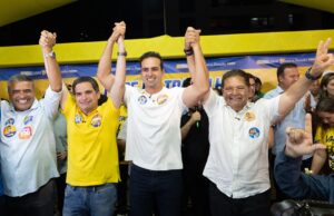Lucas reforça unidade com Adriano e Murilo Galdino durante inauguração de comitê