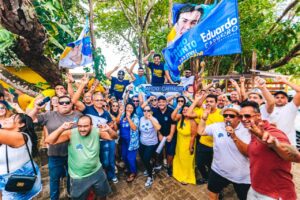 Eduardo Carneiro reúne militantes e apoiadores durante adesivaço neste domingo na Grande João Pessoa