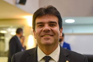 Deputado Eduardo Carneiro lidera pesquisa em João Pessoa e já está em 2º colocado geral na Paraíba