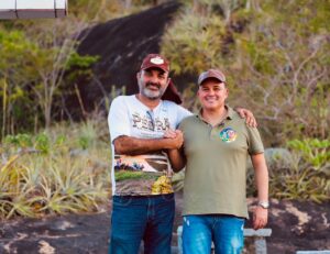 Efraim Filho participa da Festa da Pedra, em Caiçara, e é recebido pelo prefeito Tarcísio Soares
