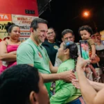 Doutor Jhony reúne multidão em caminhada no Santa Rosa, em Campina Grande