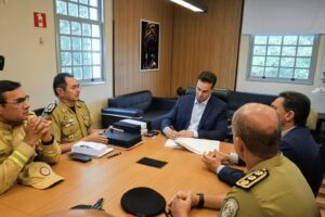Lucas Ribeiro assina atos promocionais de policiais e bombeiros militares