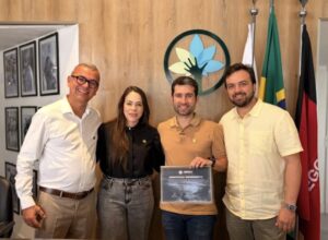 Michel Henrique entra para a história da Abrace e recebe homenagem por atuação em defesa da instituição
