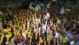 Efraim e Bruno voltam às ruas de Campina Grande e reúnem multidão no Santa Rosa