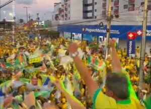 Efraim reúne multidão na orla de João Pessoa em ato de 7 de Setembro e demonstra força política na Paraíba