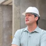 Leo Bezerra acompanha retomada das obras e prevê entrega do Mercado do Rangel em seis meses