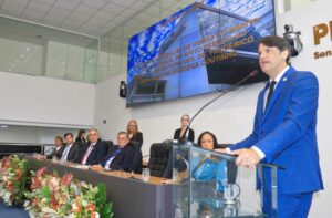 Leo Bezerra destaca espírito colaborativo e homenageia presidente do TJPB na Câmara de João Pessoa