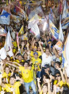 Lucas destaca ampliação de UTI na Clipsi durante caminhada no Catolé, em Campina