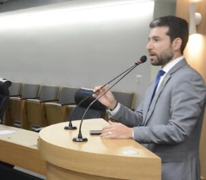 Após cobrança de Michel Henrique, Prefeitura de Monteiro emite nota sobre caso de criança autista perfurada por professora com seringa em creche
