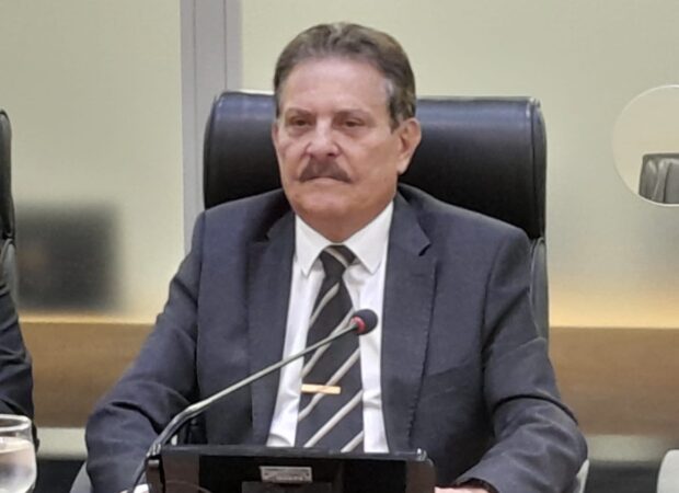 Tião Gomes ironiza pose de coitadinho de Veneziano e desmonta campanha do tostão contra o milhão: “Mentira cabeluda”