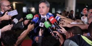 Mídia nacional destaca crescimento da direita na Paraíba e projeção de Efraim no Senado em eventual governo Flávio