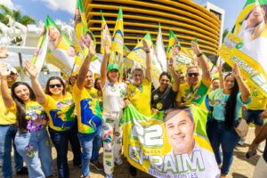 Da Feira de Oitizeiro em João Pessoa às ruas de Campina, Efraim encerra campanha como começou: no meio do povo