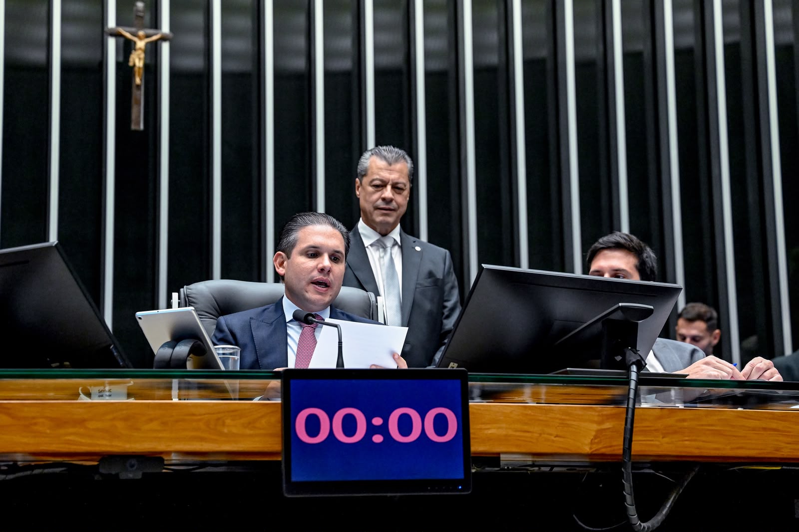 Hugo Motta defende diálogo, respeito à Constituição e estabilidade institucional em mensagem ao Parlamento após eleições