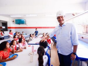 Leo Bezerra inspeciona obras para dobrar oferta de vagas de escola no Colinas do Sul e celebra avanço de sete unidades na região