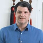 Leo Bezerra anuncia pagamento de salários de outubro e ponto facultativo na sexta-feira, dia 30