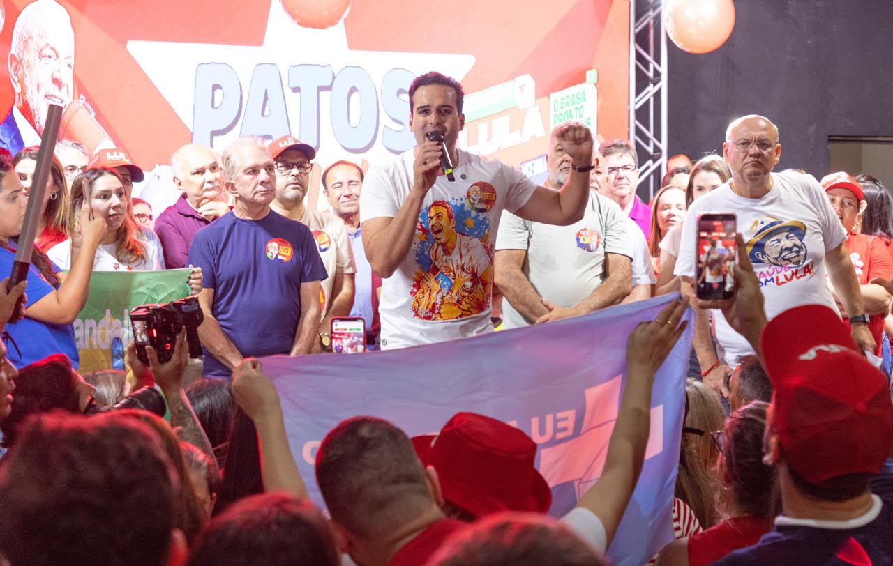 Lucas lidera mobilização em Patos ao lado de Nabor em apoio à reeleição de Lula