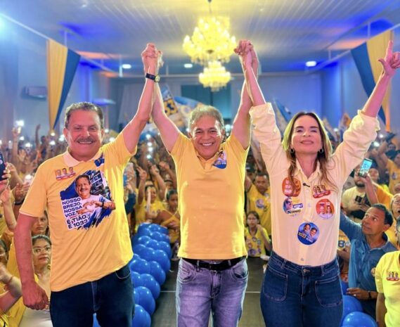 Durante plenária ao lado de Tião Gomes e Daniella Ribeiro, Nobinho e seu grupo anunciam retorno à campanha de Lucas Ribeiro em Esperança